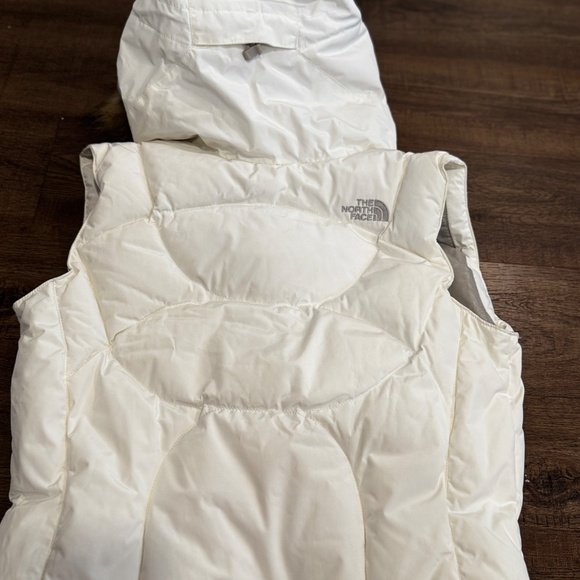 The North Face White Insulated Puffer Vest with Faux Fur Hood – Women’s Small - Picture 7 of 7
